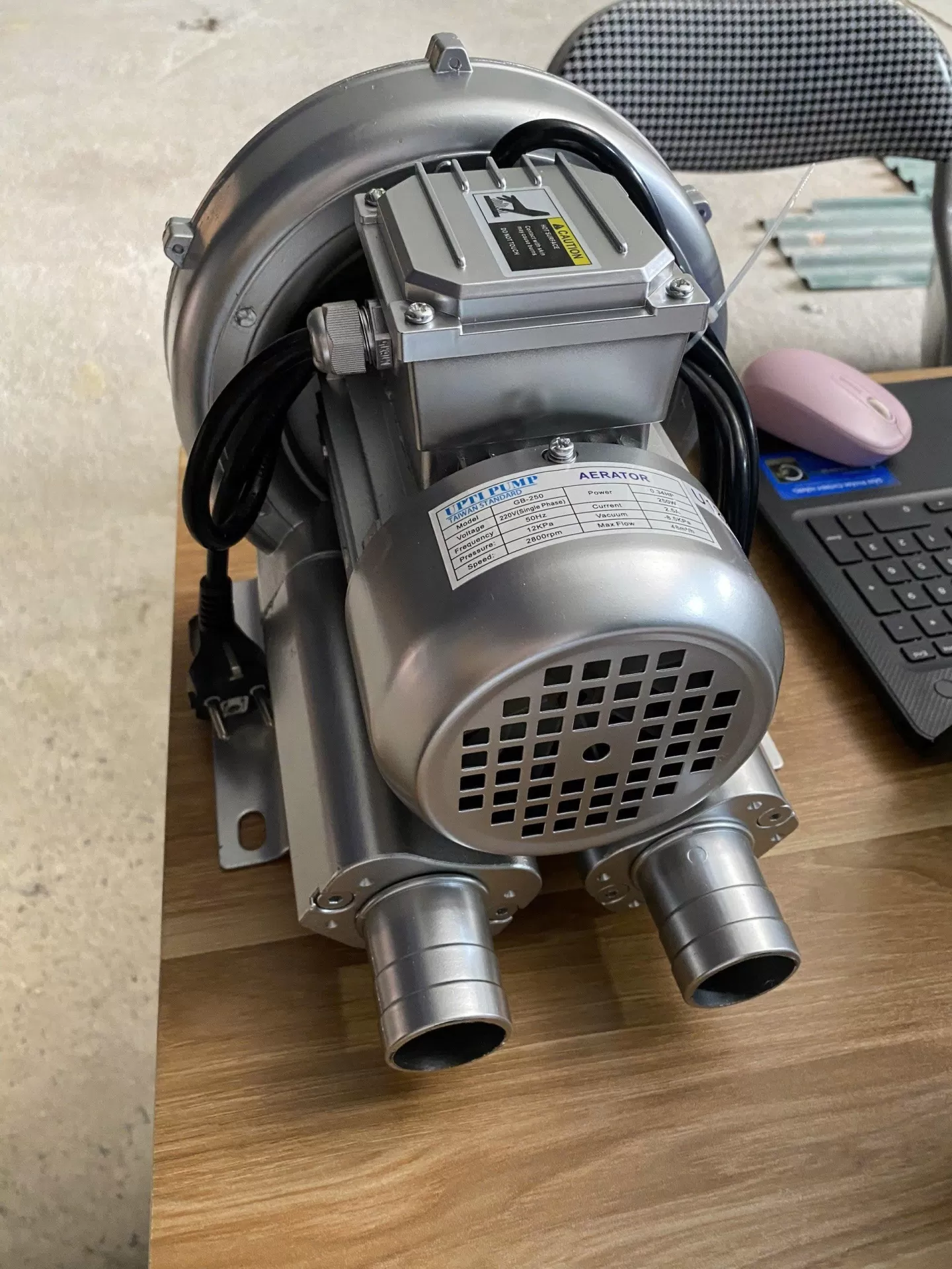 Máy sục khí UPTI 550 (0.55kW - 220V)