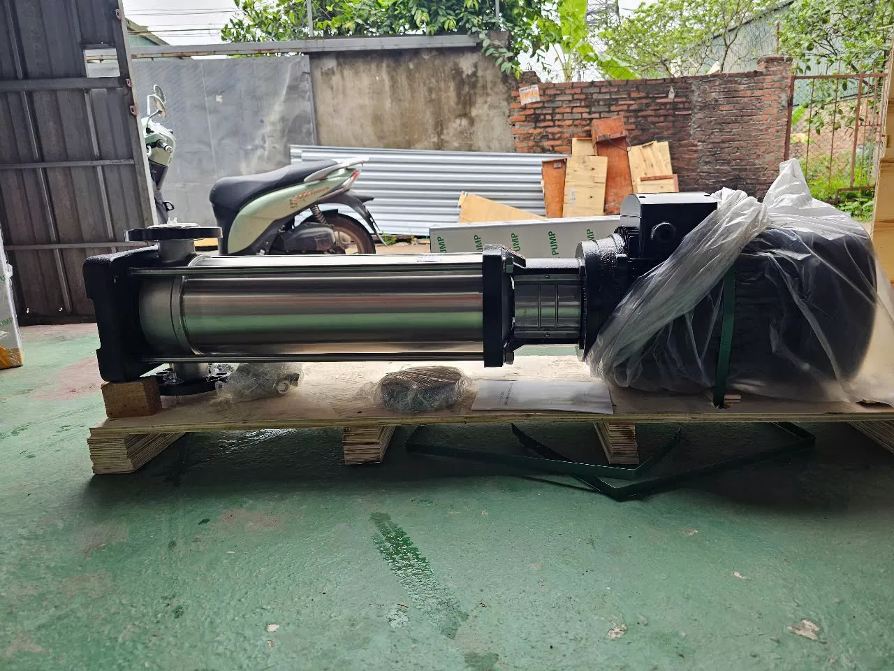 Máy bơm trục đứng UPTI CDLFM 2-18 (2.2kW- 220V/380V)