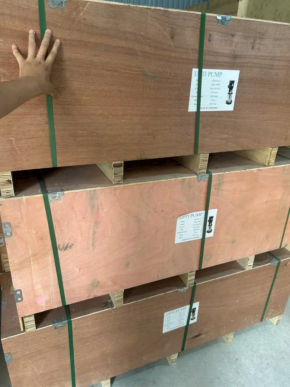 Máy bơm trục đứng UPTI CDLF42-6 (22kW - 380V)