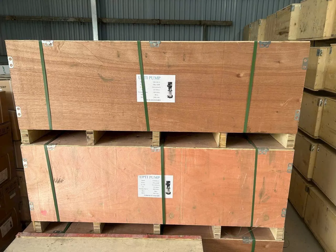 Máy bơm trục đứng UPTI CDLF4-19 (4.0KW - 380V)